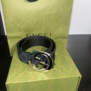 Black Gucci belt